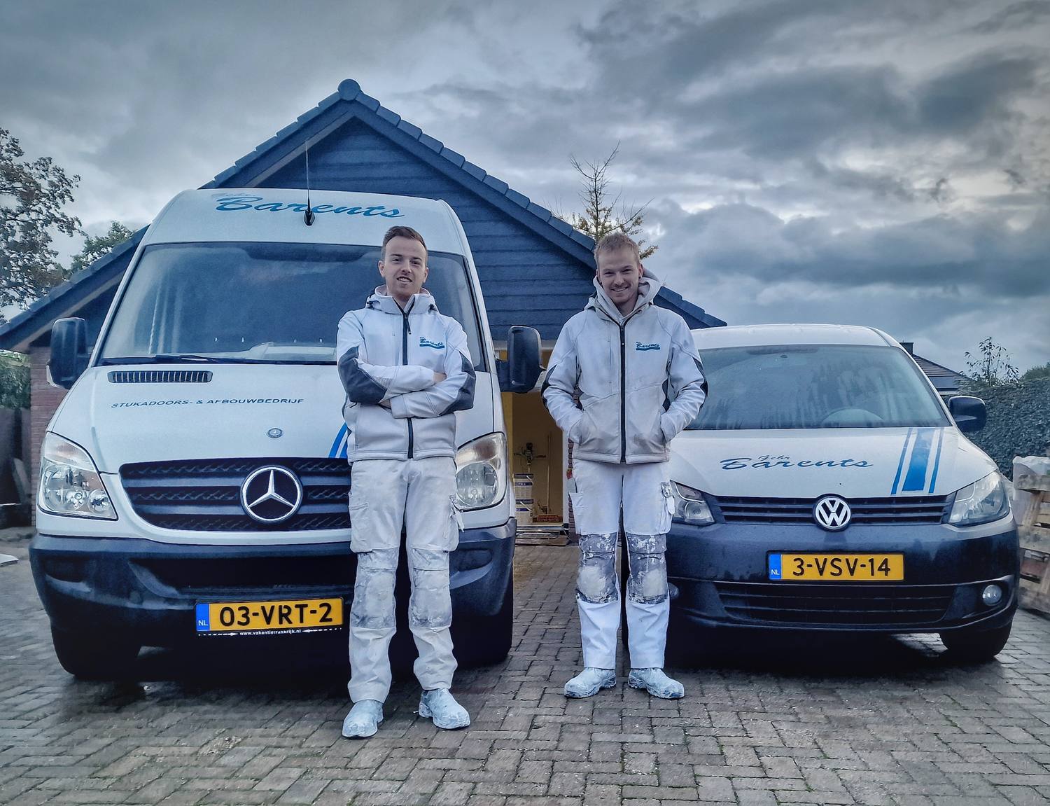 Maikel en Stefan Barents, de vijfde generatie, voor de bedrijfsbussen