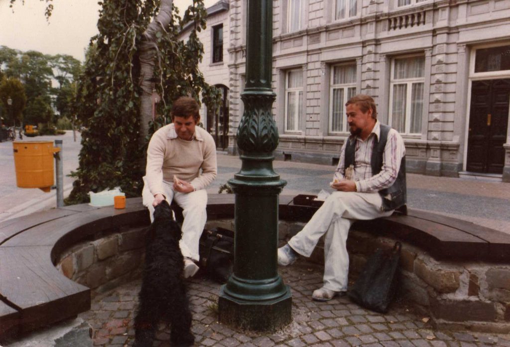 Ger_en_Cor_Barents_tijdens_de_renovatie_van_fifty_fifty_de_hond_is_van_Nelly_de_Turck